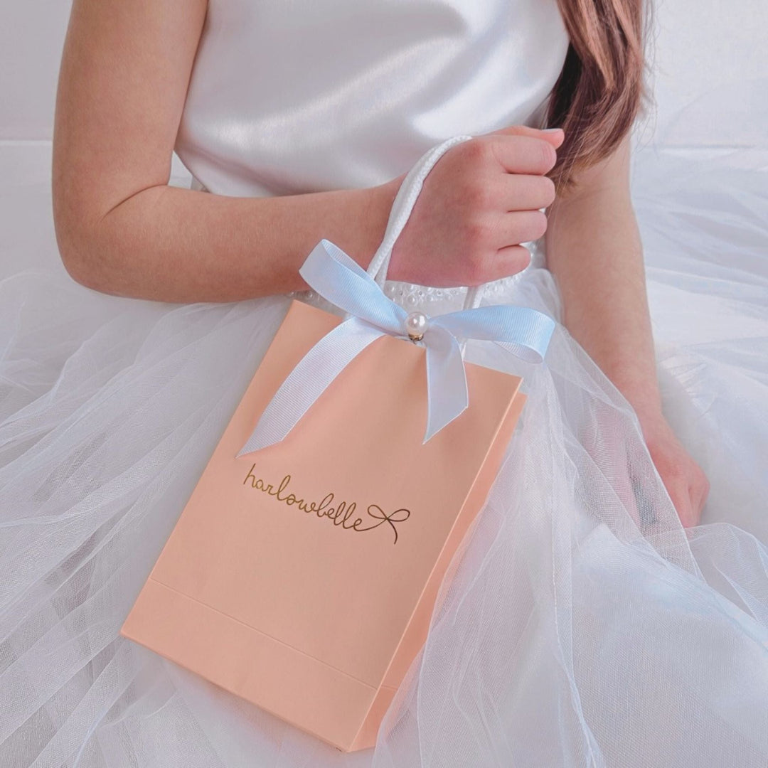 Beuatifully pacakged jewellery gift. Giftbag with bow and pearl