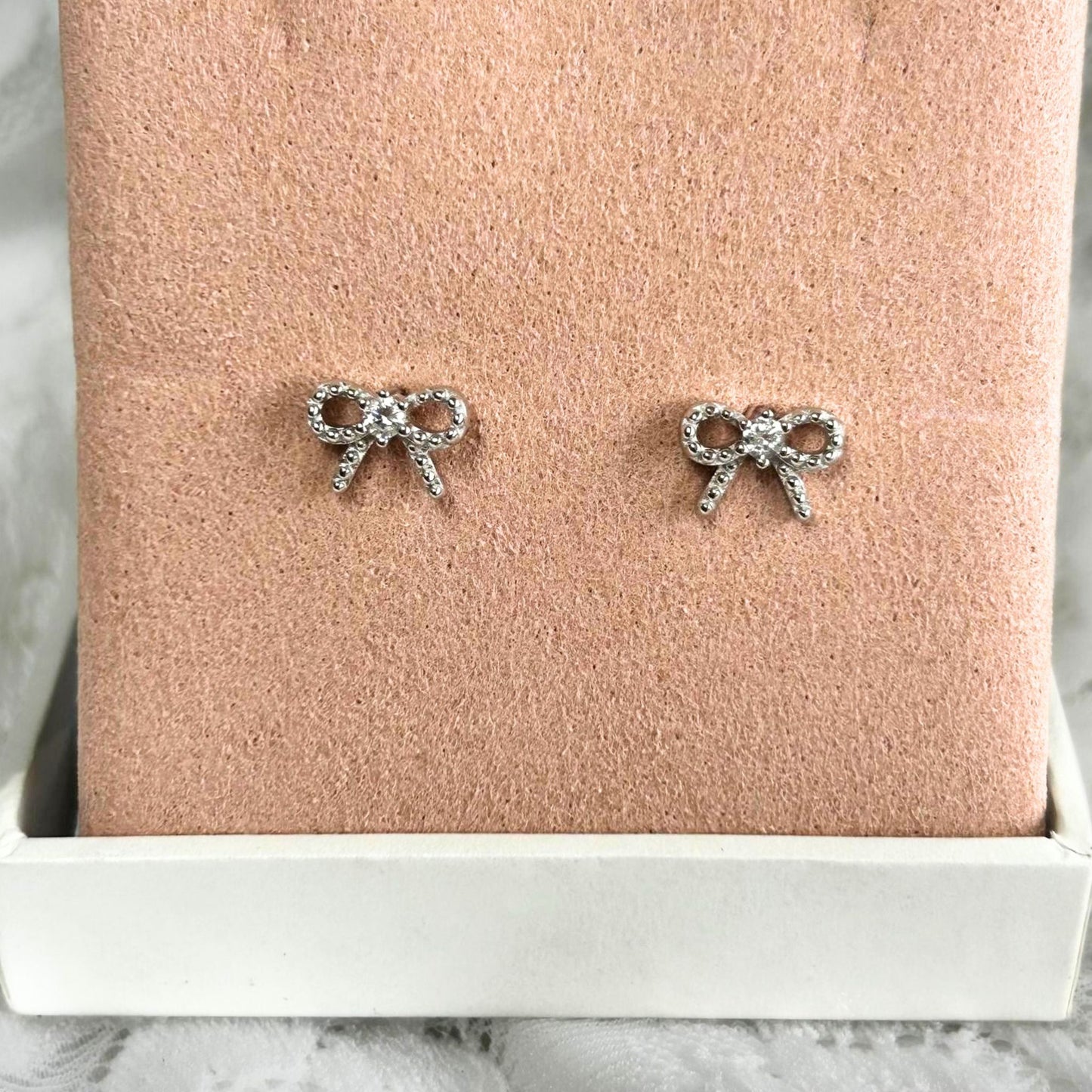 Cute bow earrings